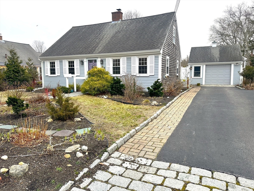 35 Walnut Street Barnstable, MA 02601 - Photo 3 of 35