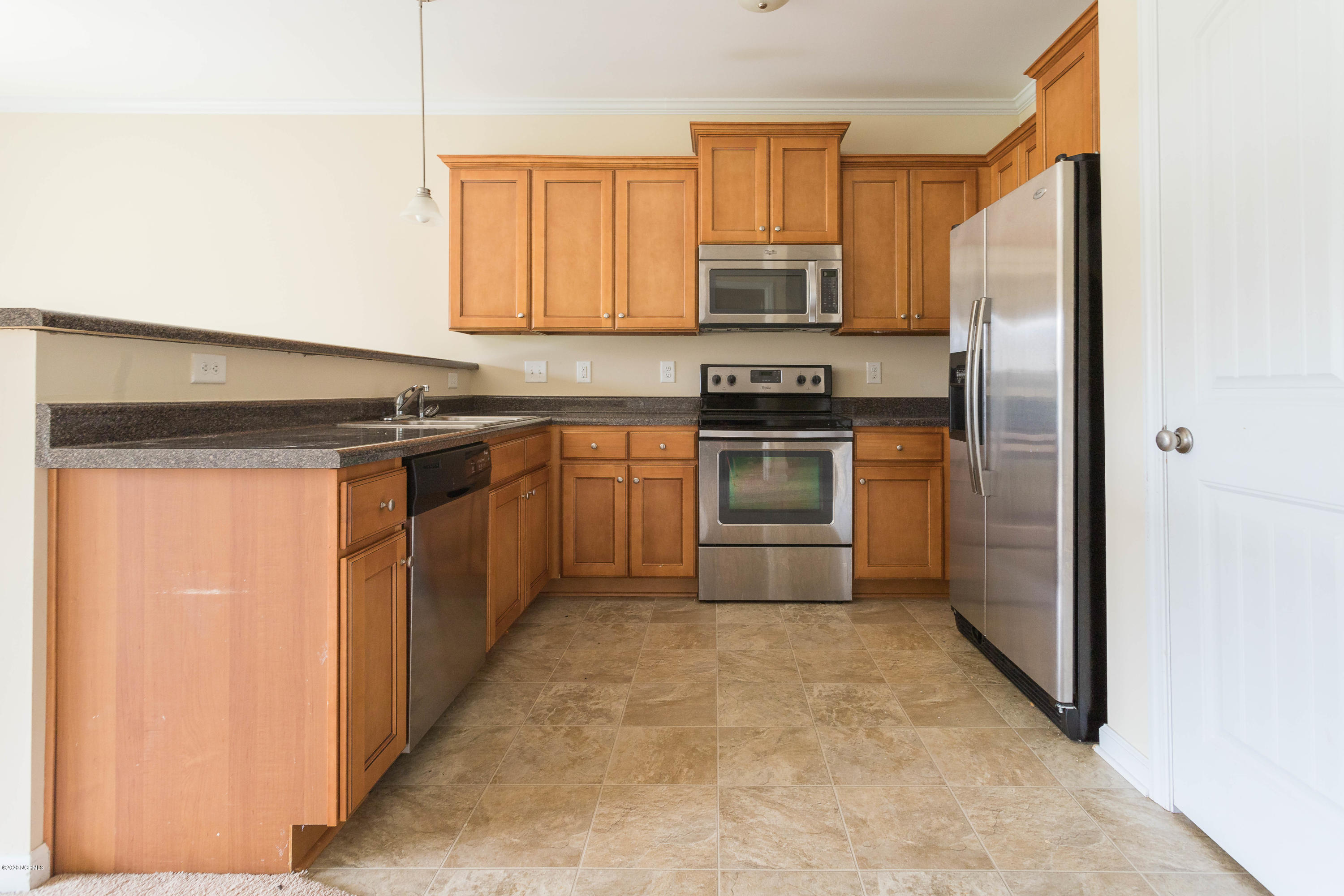305 Winstead Loop Richlands, NC 28574 - Photo 5 of 24 5KITCHEN