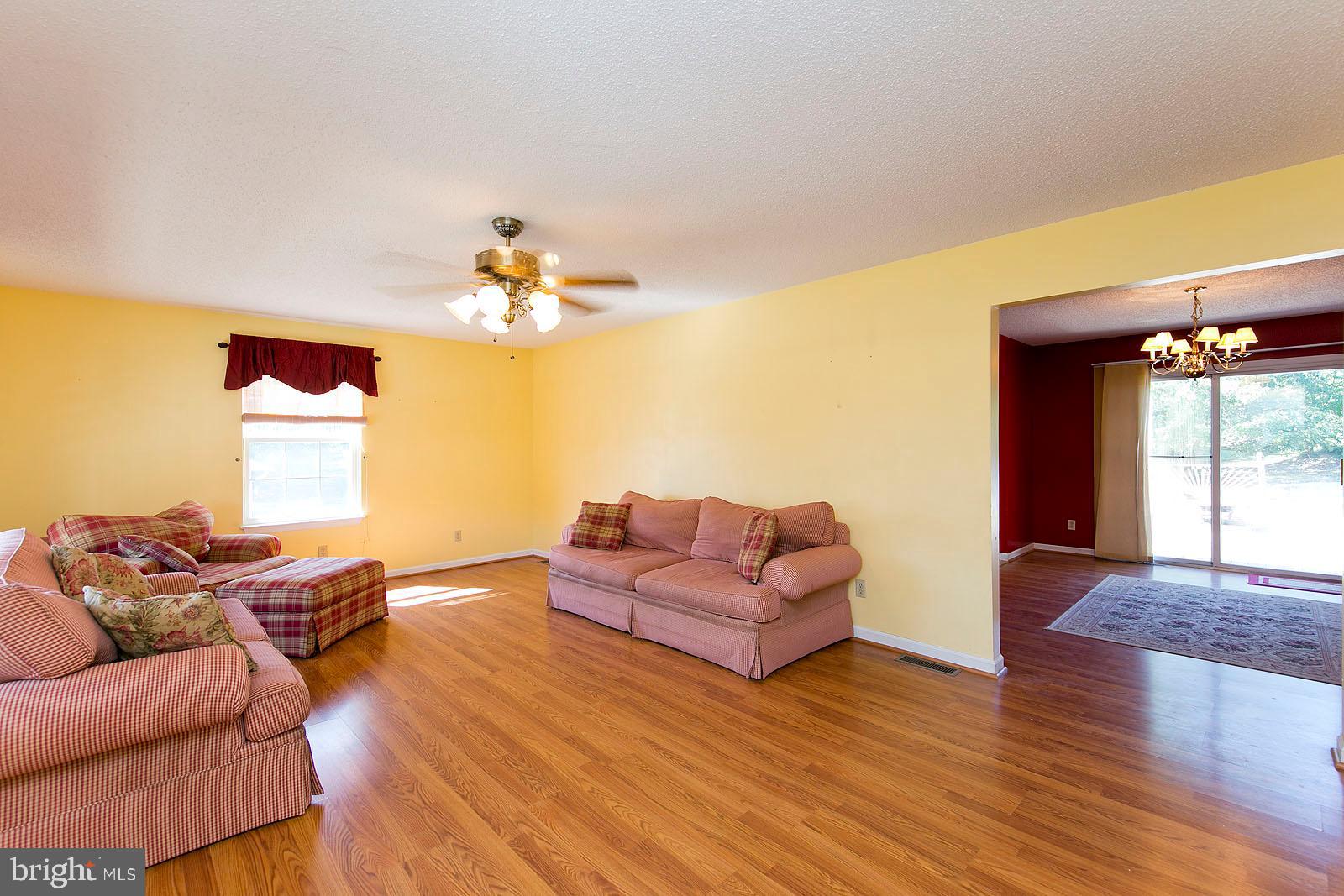 134 Woodrow Road Winchester, VA 22602 - Photo 16 of 49 Living room