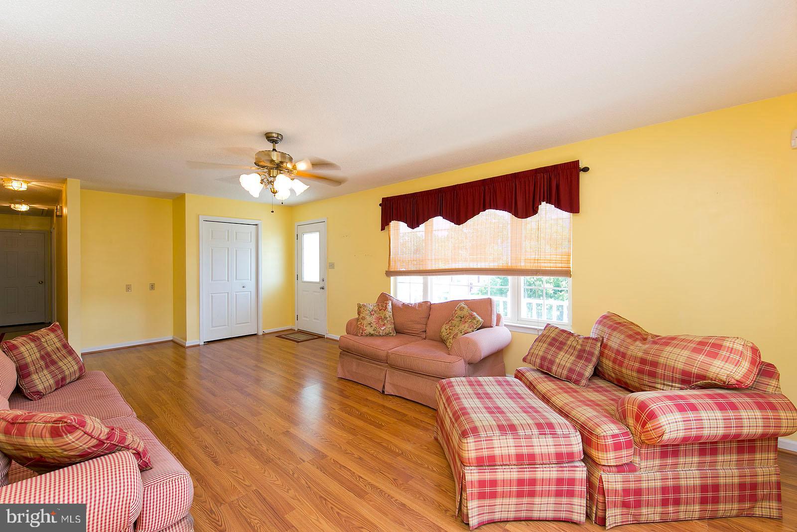 134 Woodrow Road Winchester, VA 22602 - Photo 17 of 49 Living room