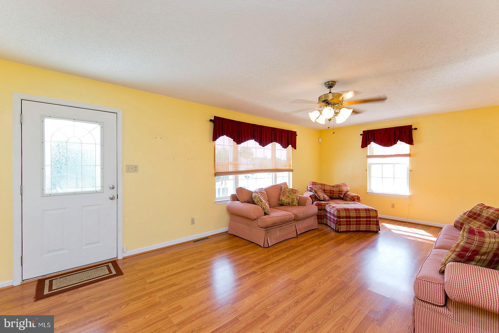 134 Woodrow Road Winchester, VA 22602 - Photo 19 of 49 Living room
