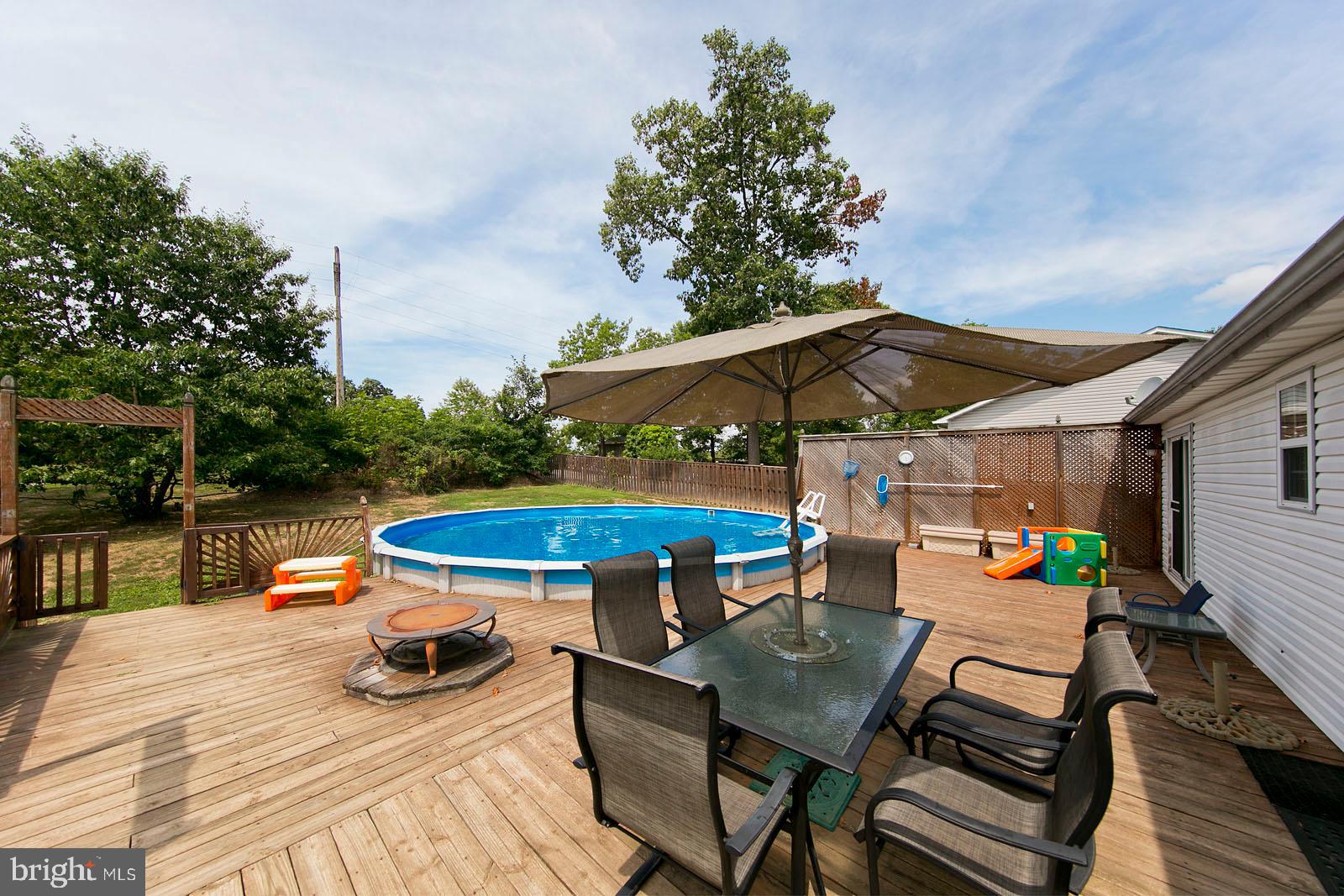 134 Woodrow Road Winchester, VA 22602 - Photo 3 of 49 Above ground pool/deck