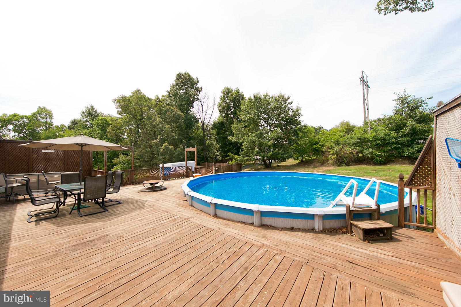 134 Woodrow Road Winchester, VA 22602 - Photo 5 of 49 Above ground pool/deck
