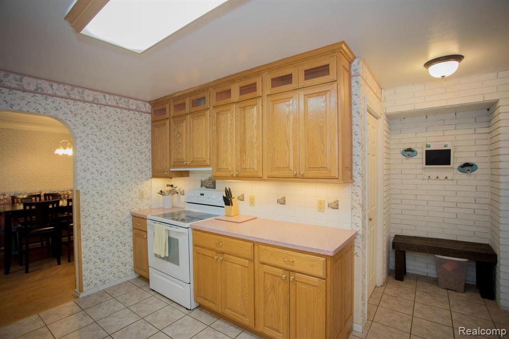 517 Riverside Drive Linden, MI 48451 - Photo 10 of 34
