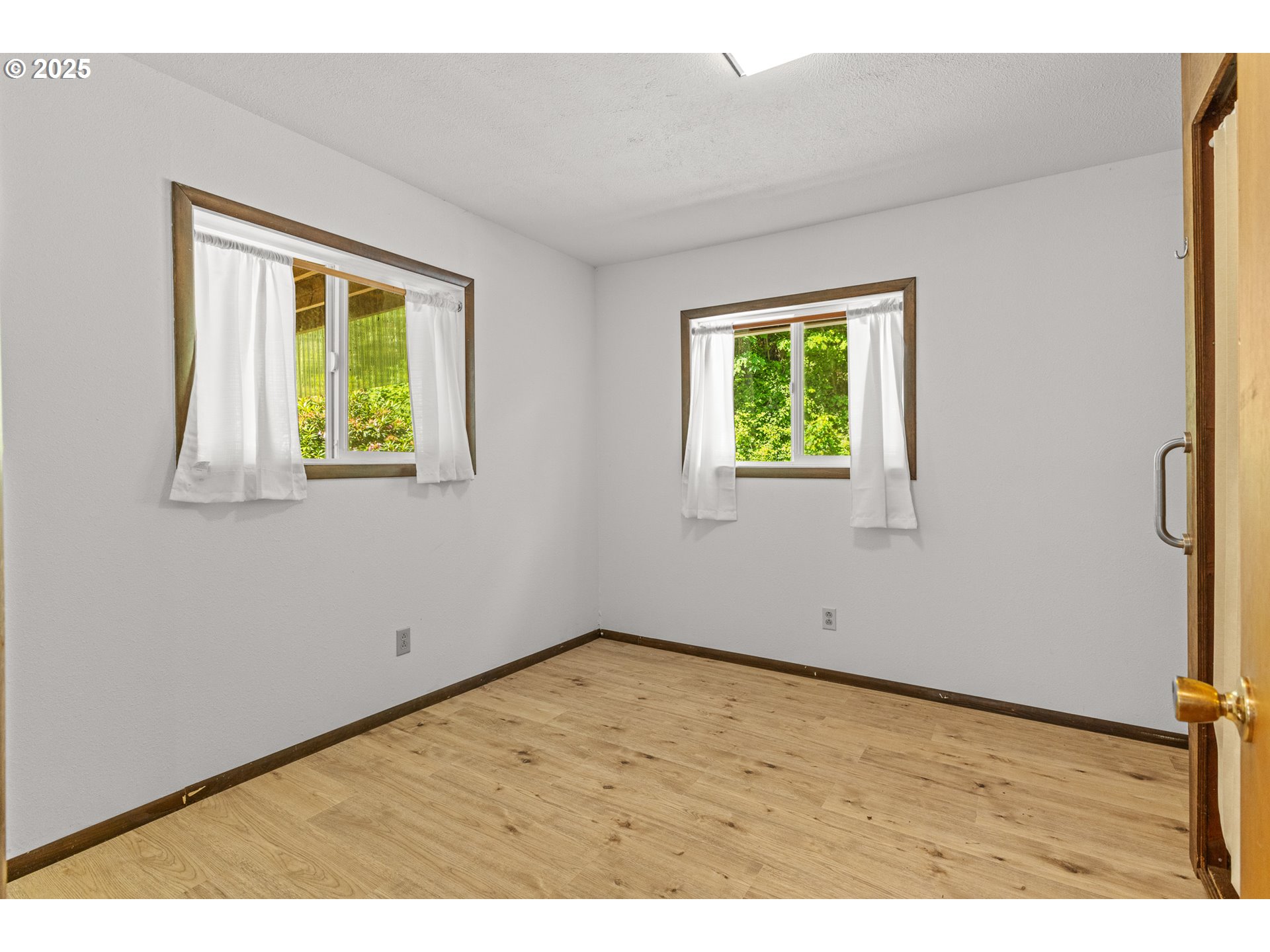 56101 Brummit Creek Road Myrtle Point, OR 97458 - Photo 30 of 47 an empty room with window