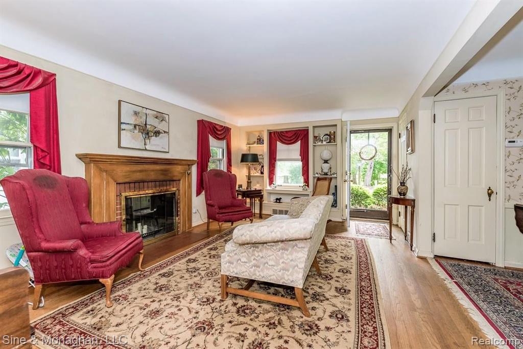 1432 Vernier Road Grosse Pointe Woods, MI 48236 - Photo 4 of 21