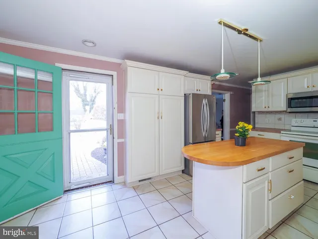 a kitchen that has a cabinets and a stove