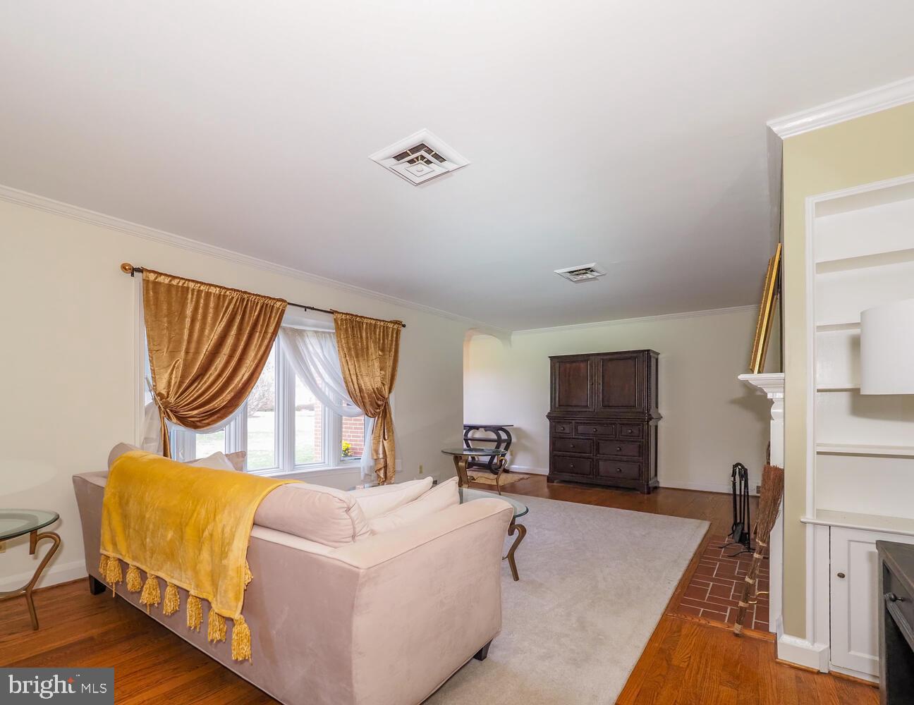 1108 Hampton Garth Towson, MD 21286 - Photo 29 of 47 Spacious living area with elegant window treatment