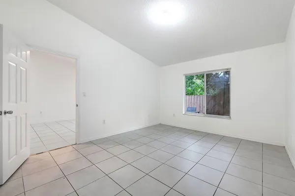 $2,250 | 401 Northeast 1st Court, Hallandale Beach, FL 33009