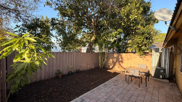 $2,250 | 401 Northeast 1st Court, Hallandale Beach, FL 33009