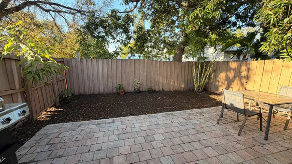 $2,250 | 401 Northeast 1st Court, Hallandale Beach, FL 33009