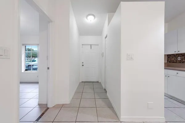 $2,250 | 401 Northeast 1st Court, Hallandale Beach, FL 33009