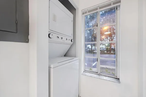 $2,250 | 401 Northeast 1st Court, Hallandale Beach, FL 33009