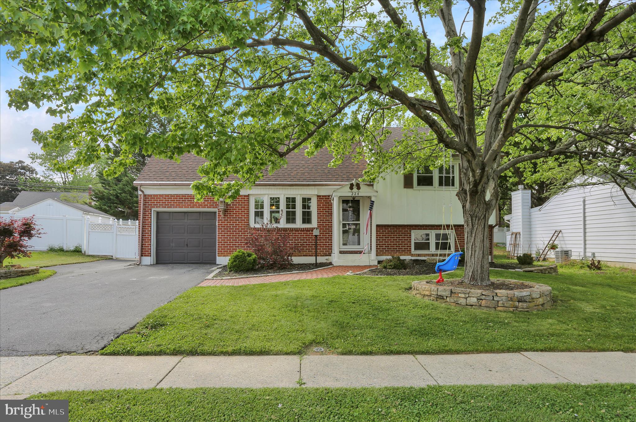 224 Bard Avenue Reading, PA 19608 - Photo 4 of 33 E26A8778