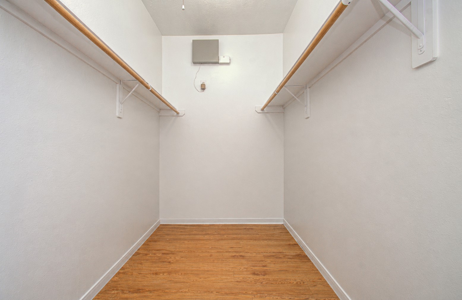 24135 Pinecreek Point Spring, TX 77373 - Photo 18 of 30 a view of a hallway