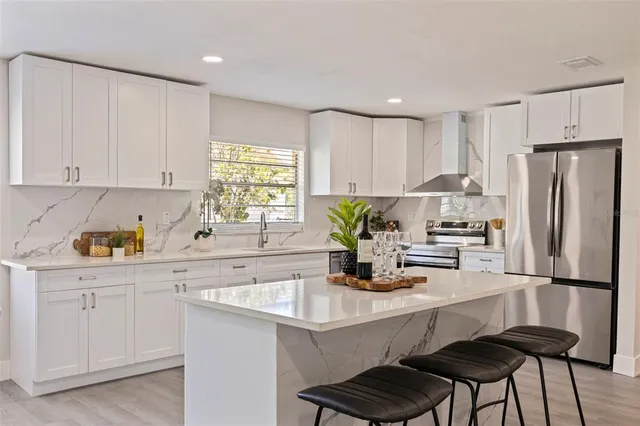 $2,900 | 834 Riverside Drive, Tarpon Springs, FL 34689