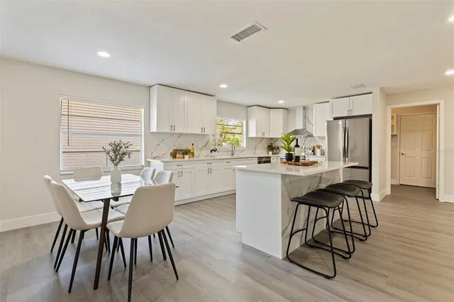 $2,900 | 834 Riverside Drive, Tarpon Springs, FL 34689