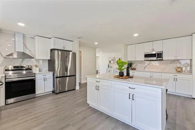 $2,900 | 834 Riverside Drive, Tarpon Springs, FL 34689