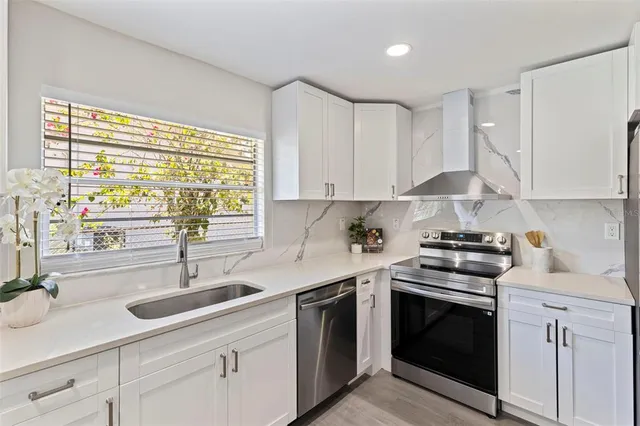 $2,900 | 834 Riverside Drive, Tarpon Springs, FL 34689