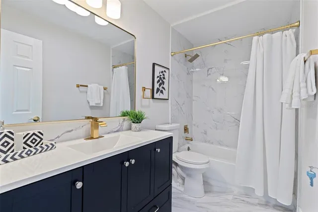 $2,900 | 834 Riverside Drive, Tarpon Springs, FL 34689