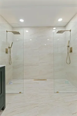 $2,900 | 834 Riverside Drive, Tarpon Springs, FL 34689