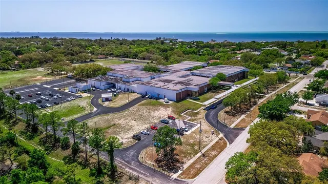 $2,900 | 834 Riverside Drive, Tarpon Springs, FL 34689