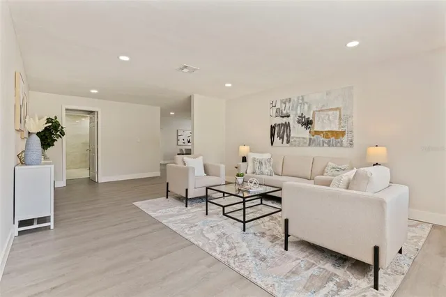 $2,900 | 834 Riverside Drive, Tarpon Springs, FL 34689