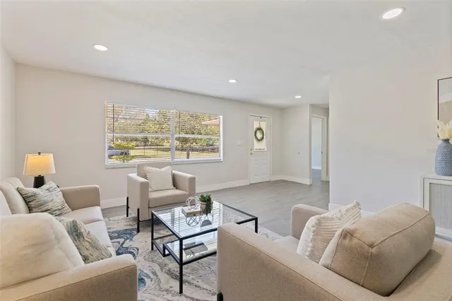 $2,900 | 834 Riverside Drive, Tarpon Springs, FL 34689