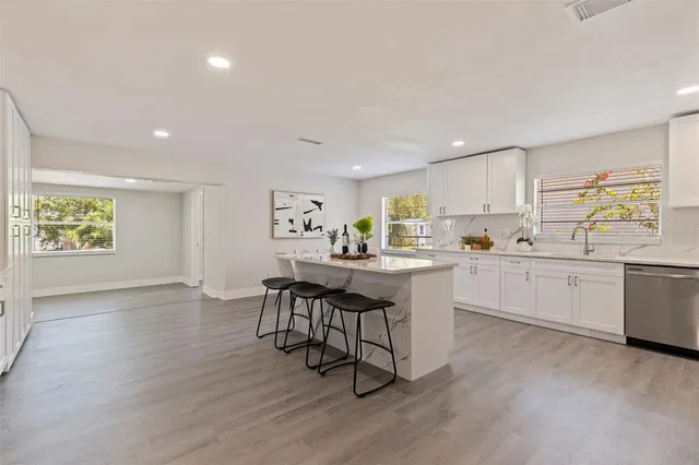 $2,900 | 834 Riverside Drive, Tarpon Springs, FL 34689