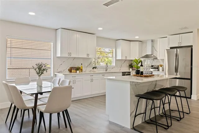 $2,900 | 834 Riverside Drive, Tarpon Springs, FL 34689