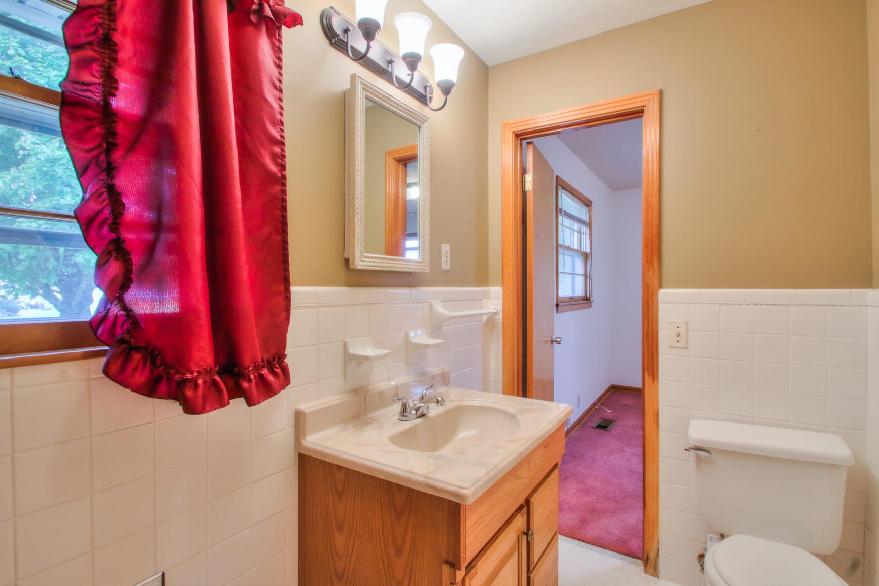 3005 Academy Road Portland, TN 37148 - Photo 18 of 30 Master / passthrough bath