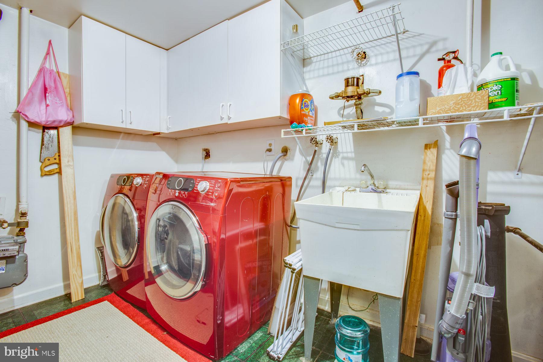 11783 Indian Ridge Road Reston, VA 20191 - Photo 19 of 25 a utility room with dryer and washer