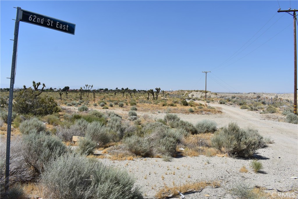 62 Th Street Palmdale, CA 93552 - Photo 3 of 11 a view of a snow on the beach