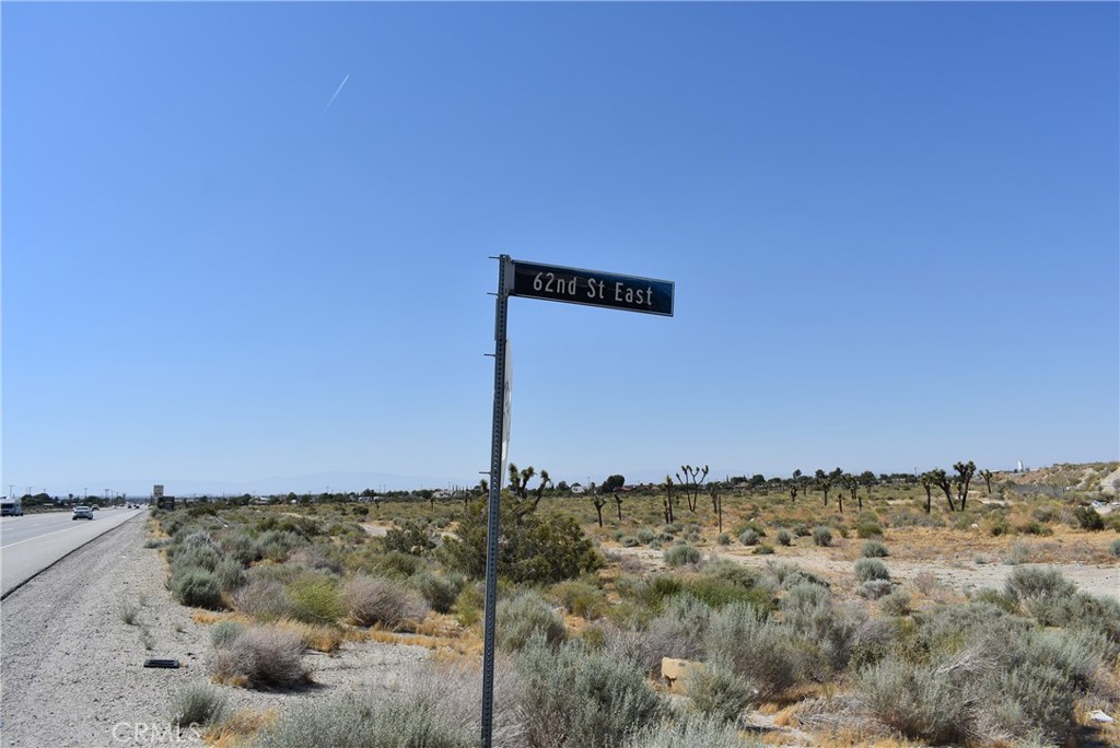 62 Th Street Palmdale, CA 93552 - Photo 10 of 11 a view of a sky