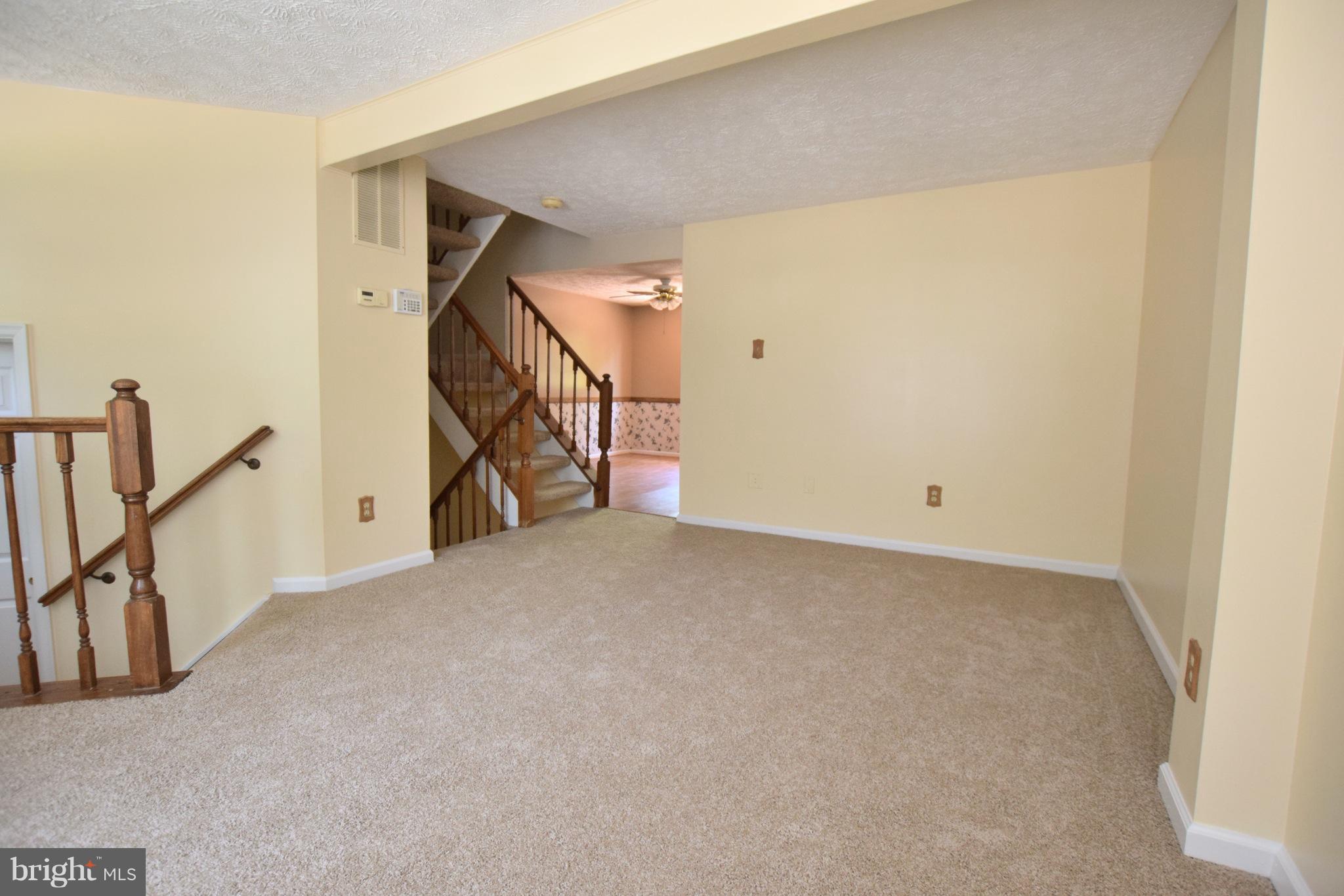 7575 Aspenpark Road Lorton, VA 22079 - Photo 3 of 20 Living Room