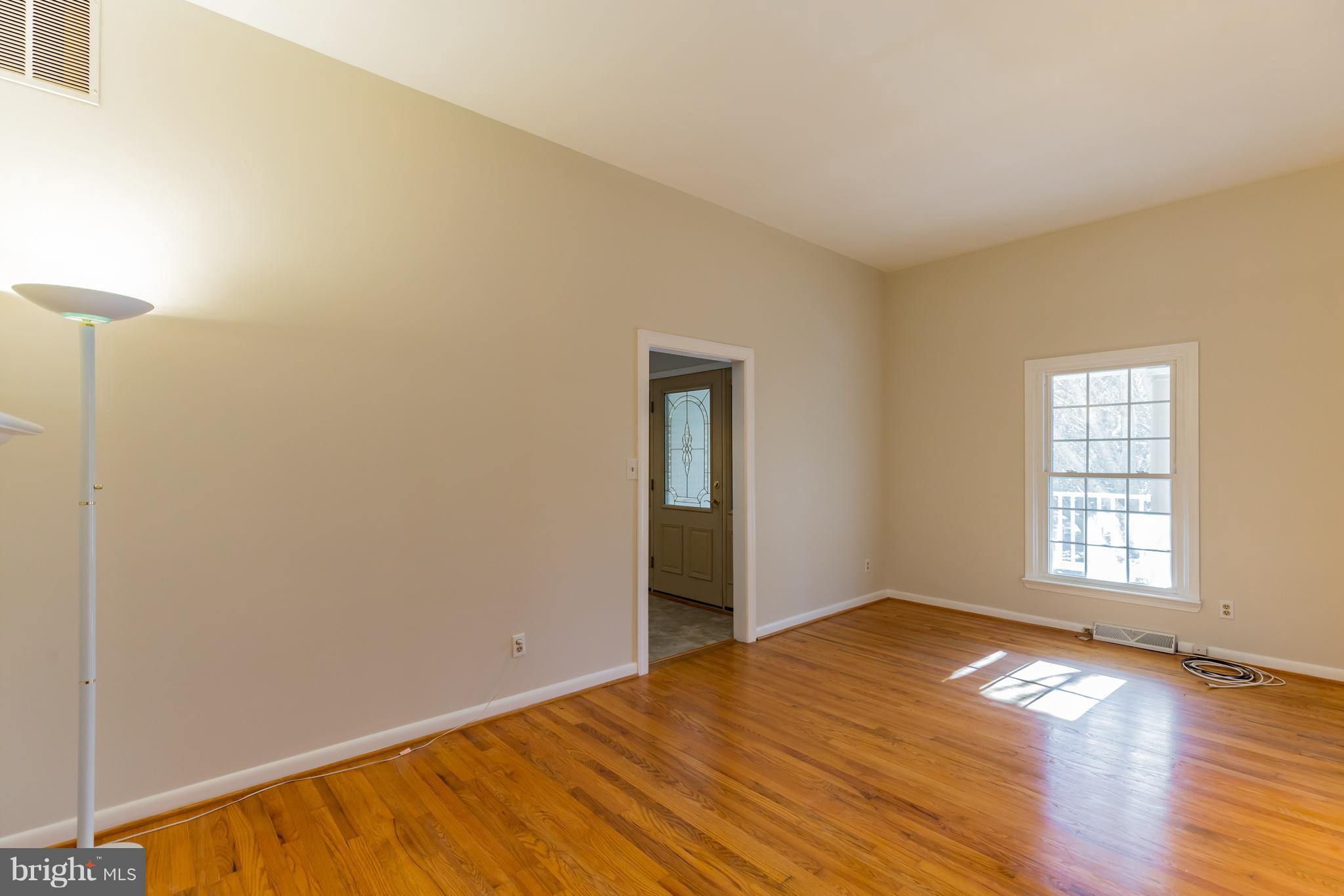 48070 Post Oak Road St. Inigoes, MD 20684 - Photo 15 of 30 Living Room