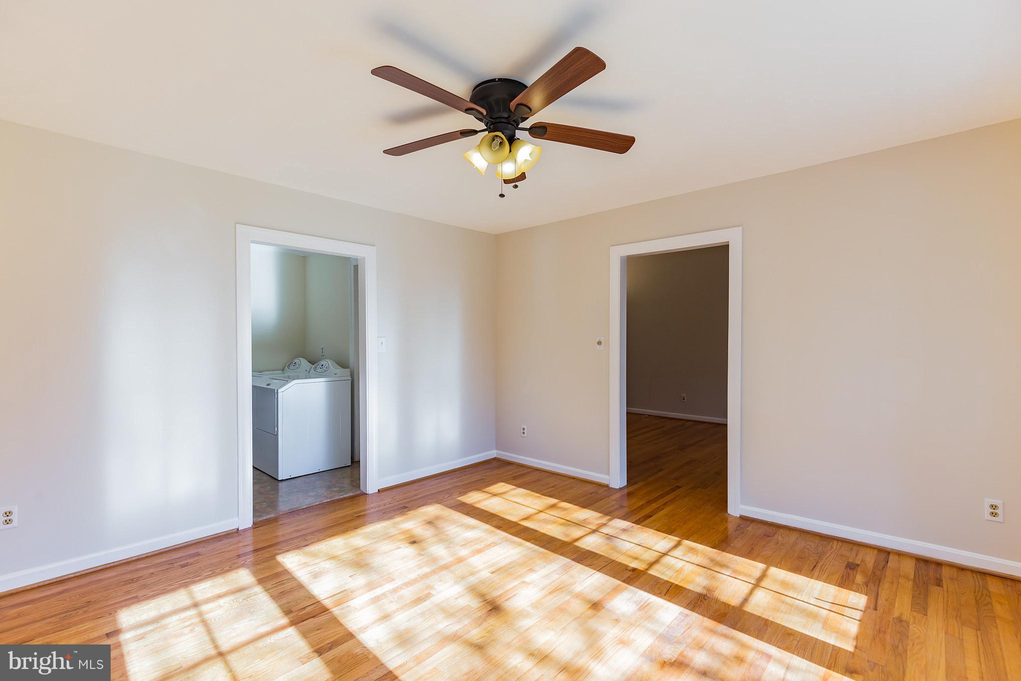 48070 Post Oak Road St. Inigoes, MD 20684 - Photo 17 of 30 Living Room