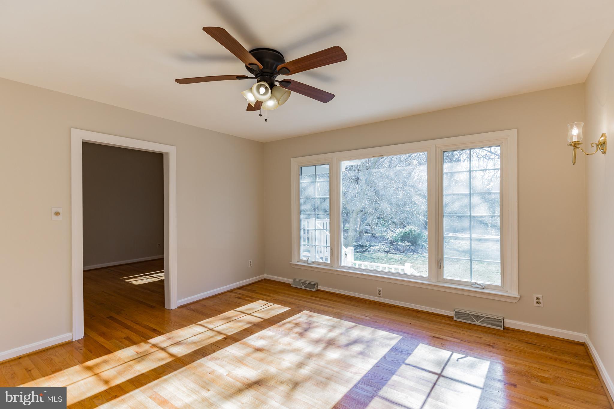 48070 Post Oak Road St. Inigoes, MD 20684 - Photo 18 of 30 Living Room