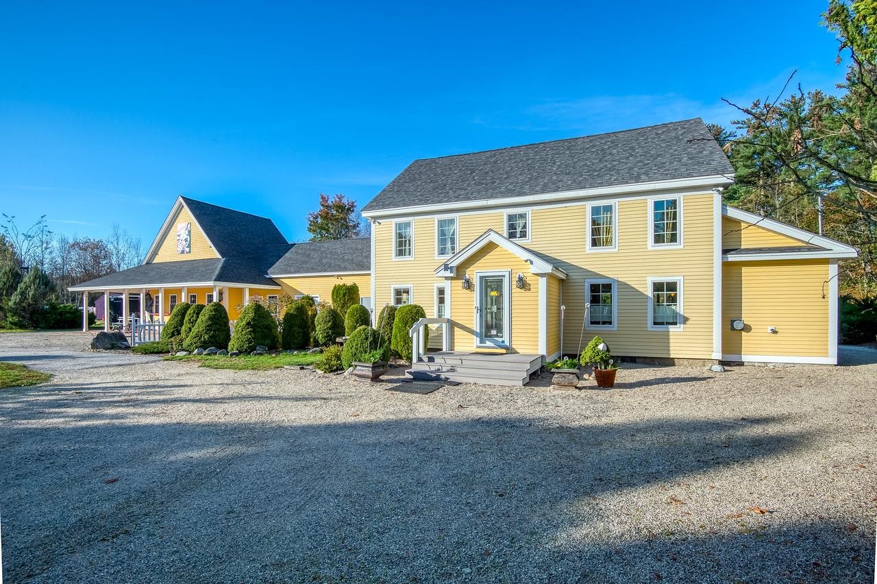 146 Calef Highway Barrington, NH 03825 - Photo 1 of 40