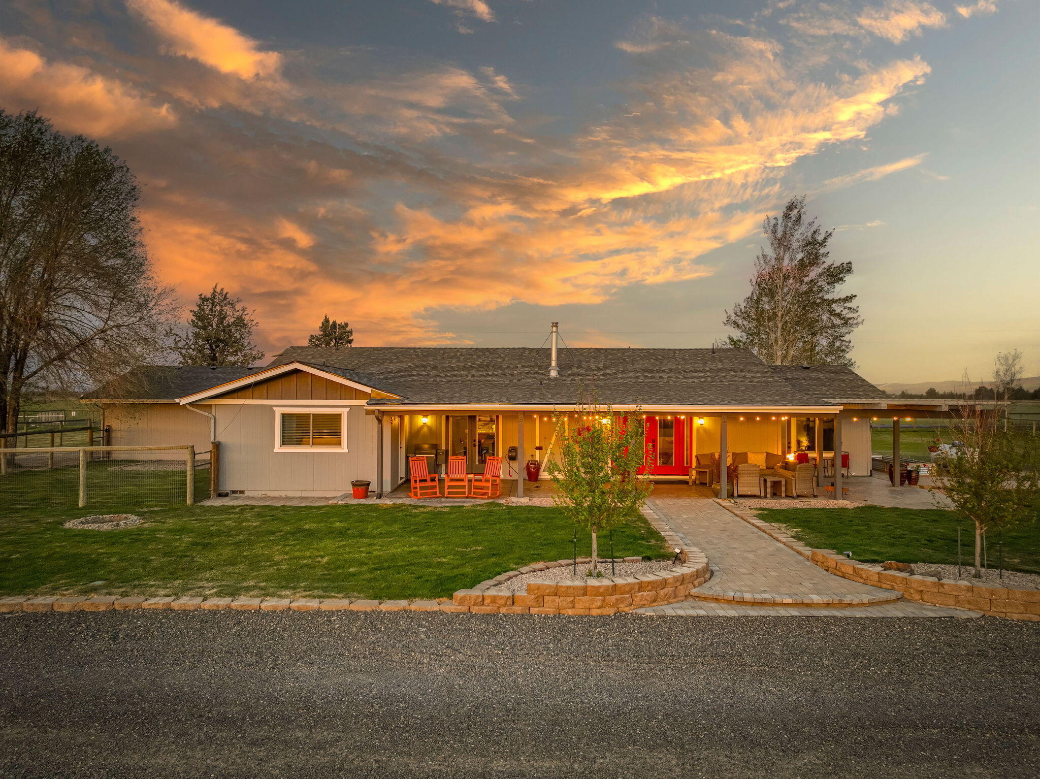 26345 Walker Road Bend, OR 97701 - Photo 4 of 98 107-web-or-mls-Riley Visuals-210