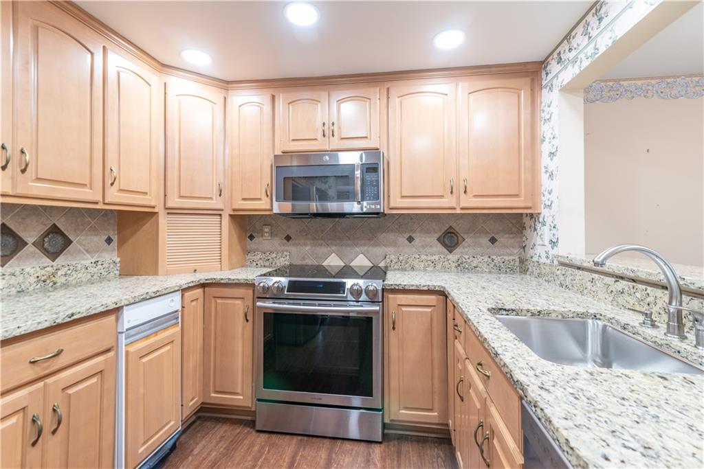 1530 Greentree Road Pittsburgh, PA 15220 - Photo 11 of 22 Gallery Image 11