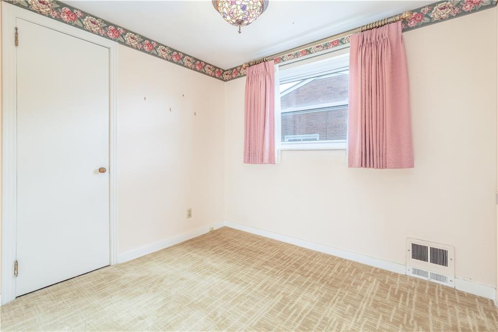 1530 Greentree Road Pittsburgh, PA 15220 - Photo 16 of 22 Gallery Image 16