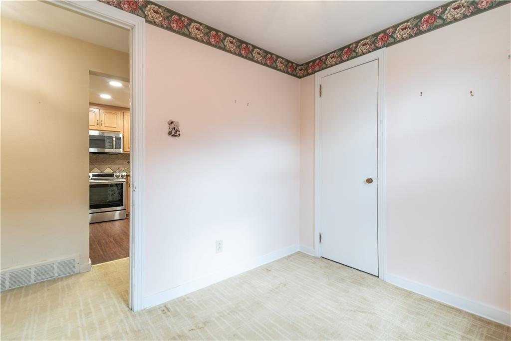 1530 Greentree Road Pittsburgh, PA 15220 - Photo 17 of 22 Gallery Image 17