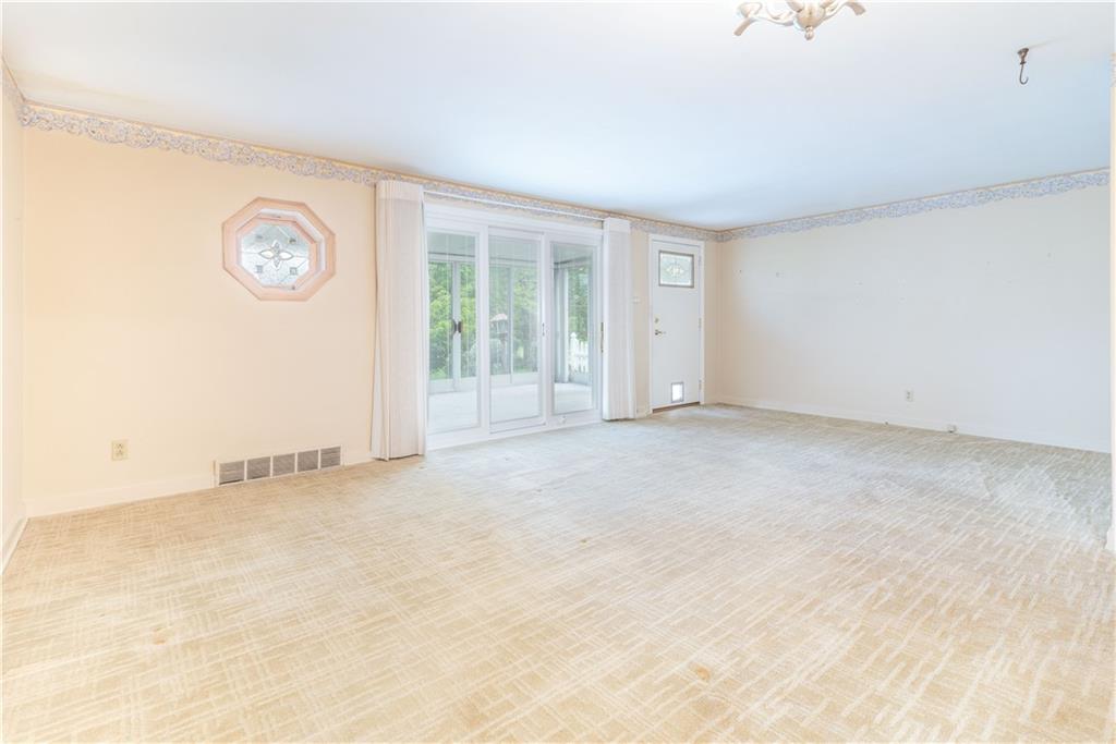 1530 Greentree Road Pittsburgh, PA 15220 - Photo 7 of 22 Gallery Image 7