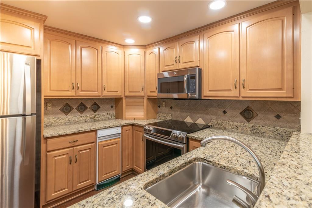 1530 Greentree Road Pittsburgh, PA 15220 - Photo 9 of 22 Gallery Image 9