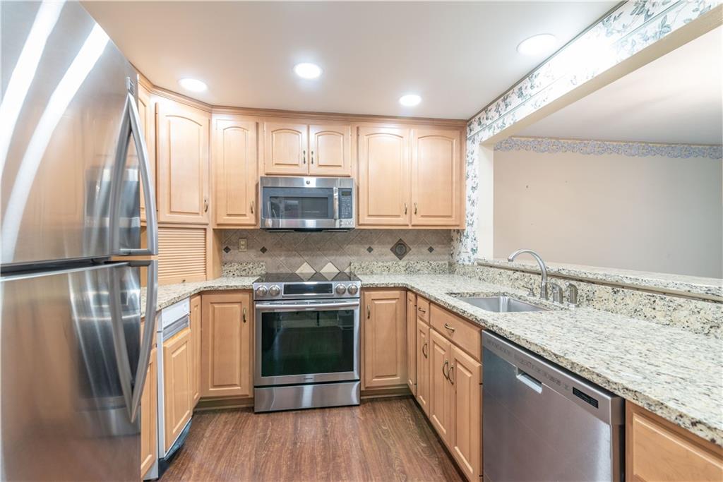 1530 Greentree Road Pittsburgh, PA 15220 - Photo 10 of 22 Gallery Image 10