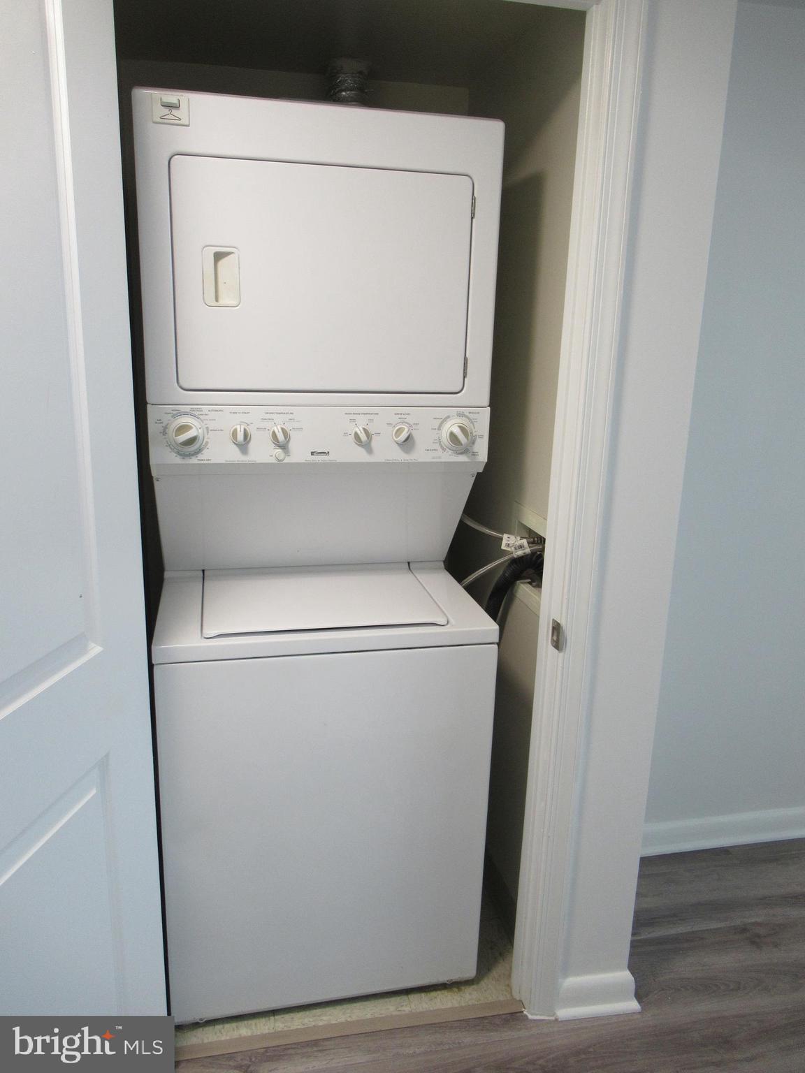 851 North Glebe Road, Unit 714 Arlington, VA 22203 - Photo 17 of 33 Washer/Dryer