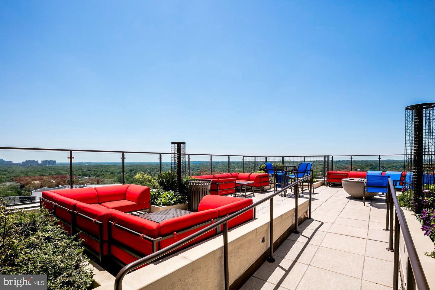 851 North Glebe Road, Unit 714 Arlington, VA 22203 - Photo 25 of 33 Rooftop Picnic Area