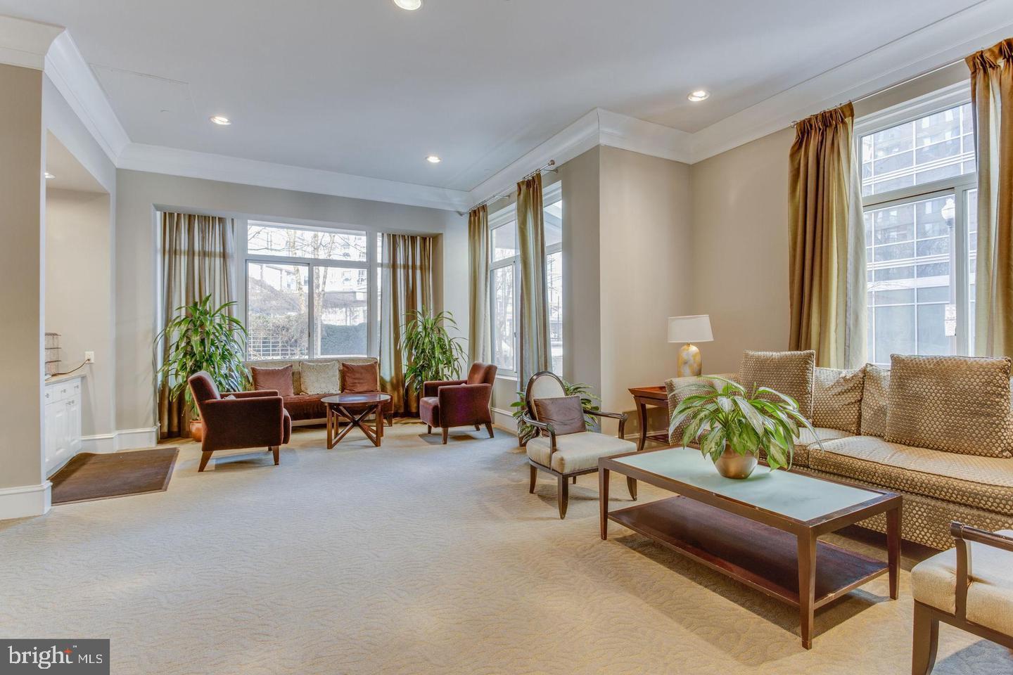 851 North Glebe Road, Unit 714 Arlington, VA 22203 - Photo 3 of 33 Lobby