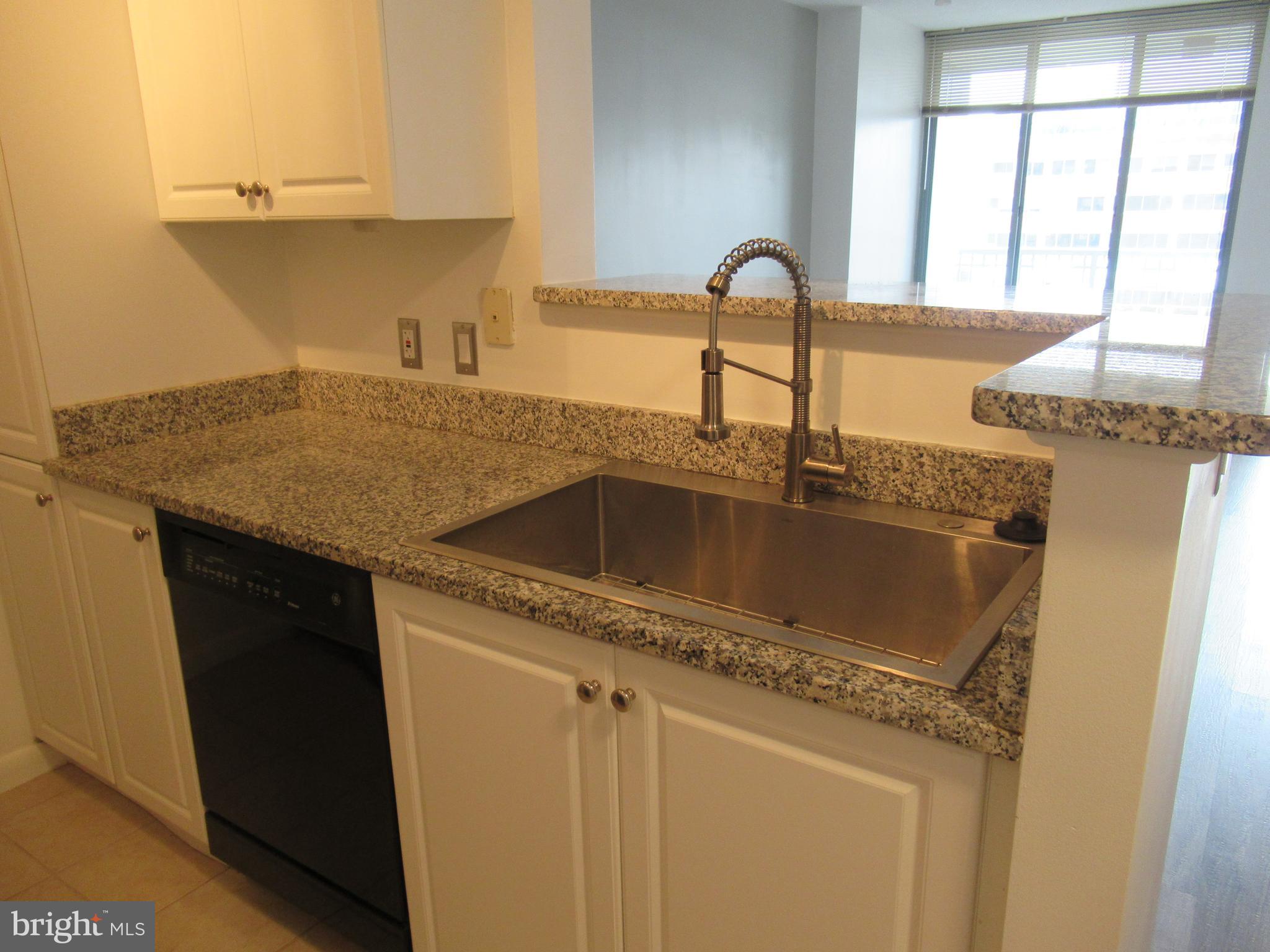 851 North Glebe Road, Unit 714 Arlington, VA 22203 - Photo 7 of 33 Kitchen
